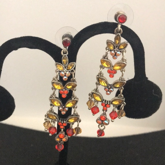 Beautiful Crystal/ Rhinestone dangle earrings - Picture 5 of 5